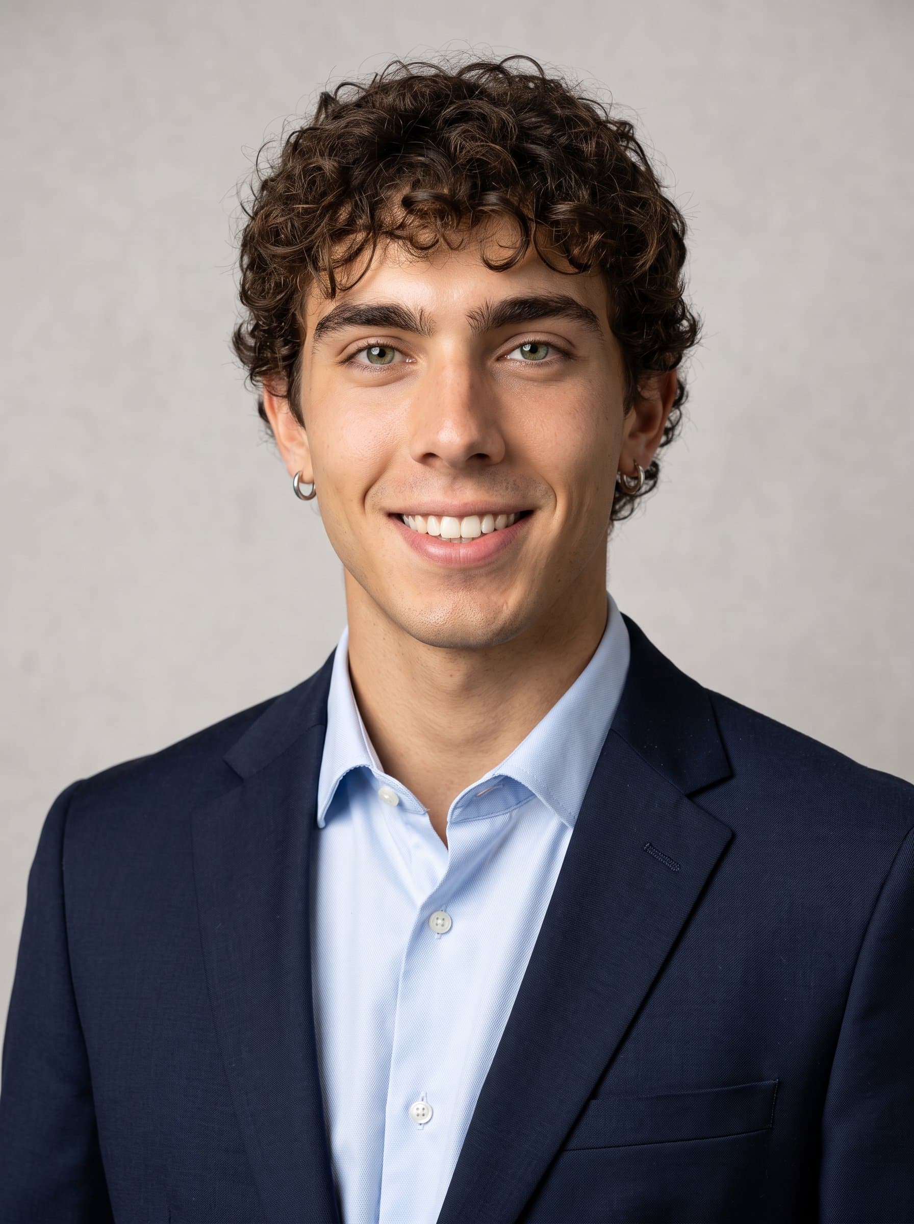 Develop a image featuring a neutral background with clean lines, emphasizing a professional demeanor. Select smart, understated attire, ensuring a versatile headshot for various corporate contexts.